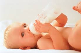 Chọn sữa cho trẻ sơ sinh
